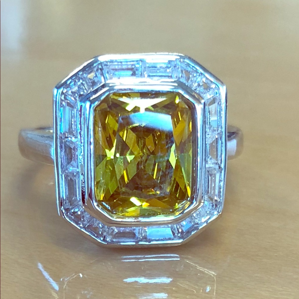 💍Stunning Yellow Sparkler💍